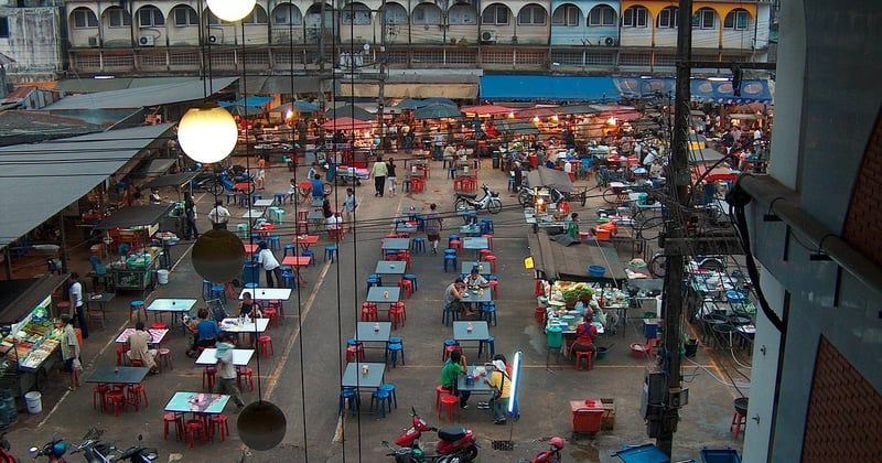 Comment visiter les marchés nocturnes locaux en Thaïlande comme un habitué