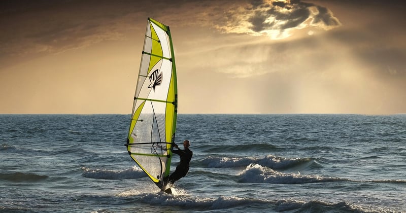 5 sports nautiques à essayer lors d'un séjour en bord de mer