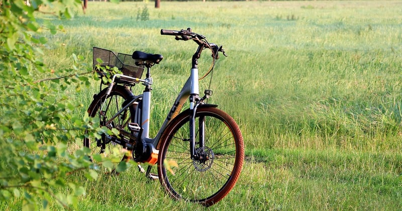 Comment louer un vélo électrique en vacances à la campagne