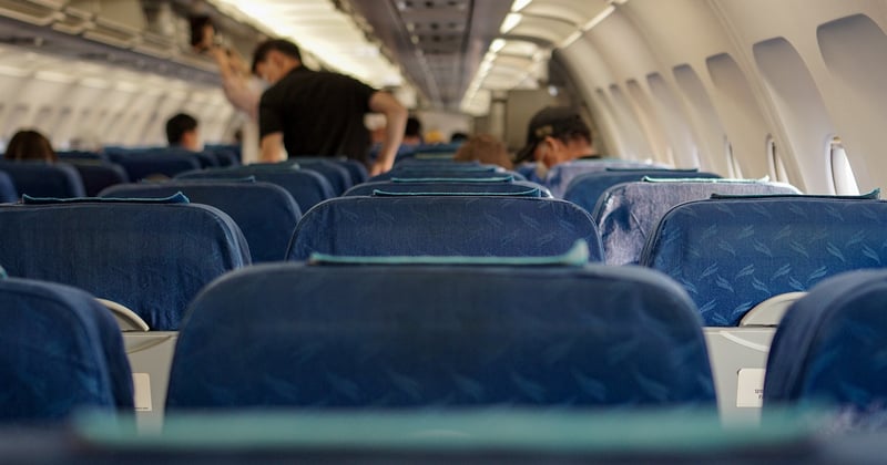 Comment éviter le mal des transports en avion avec enfants