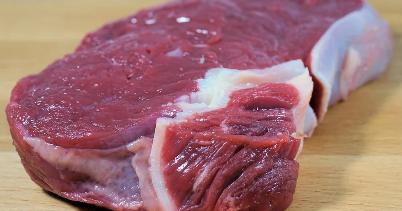 Comment conserver de la viande sans frigo (et pourquoi c'est souvent une fausse bonne idée)